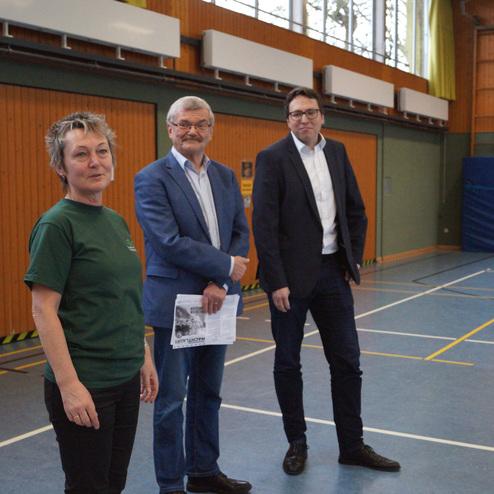 Hier siehst du zwei Personen zusammen mit unserem Präsidenten Otto Schlieckmann.