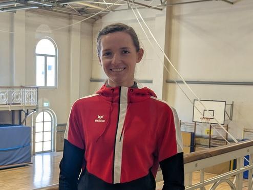 Hier siehst du unsere Mitarbeiterin Manuela Hill.