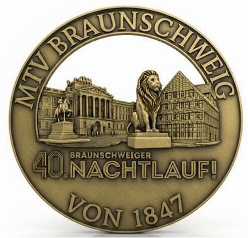 Hier siehst du unsere diesj&auml;hrige Medaille, mit einem L&ouml;wen im Zentrum.