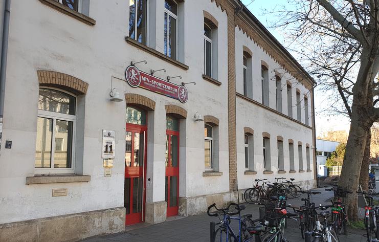 Hier siehst du unseren Altbau.