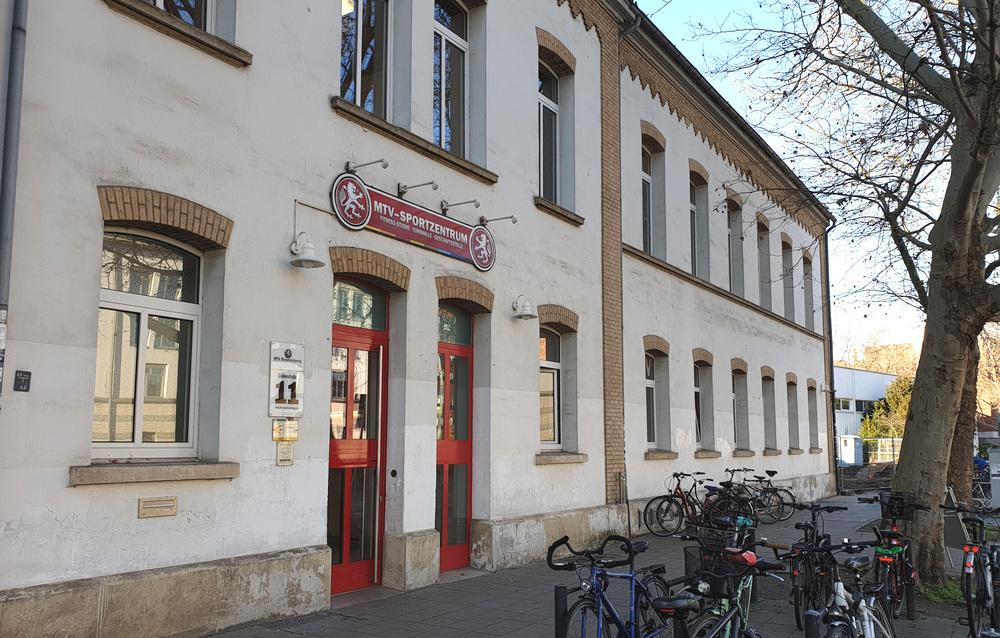 Hier siehst du unseren Altbau.