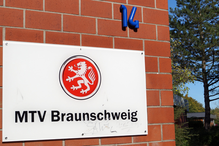 Hier siehst du unser MTV Schild auf der Sportst&auml;tte Westpark.