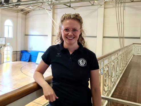 Hier siehst du unsere Mitarbeiterin Laura Wegmeyer.